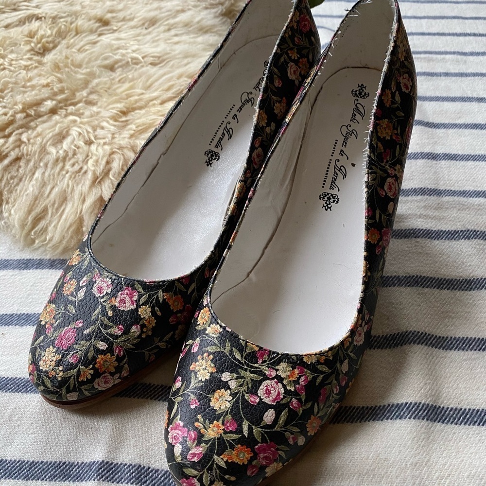 🇦🇷 Mechi 🤍 Leather/wood Wedge Heel Floral Heels - Picture 2 of 13